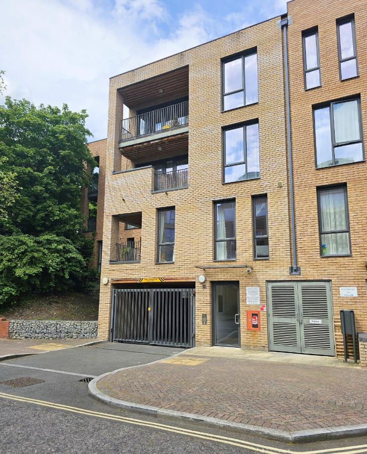 Centrally Located Spacious Flat Near Canary Wharf ลอนดอน ภายนอก รูปภาพ